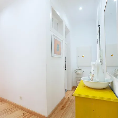 Stylish, Bright & Historic -bica I Daire Lisboa